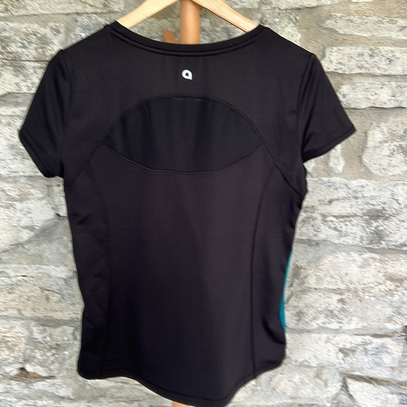 Hyba activewear top - Picture 3 of 8